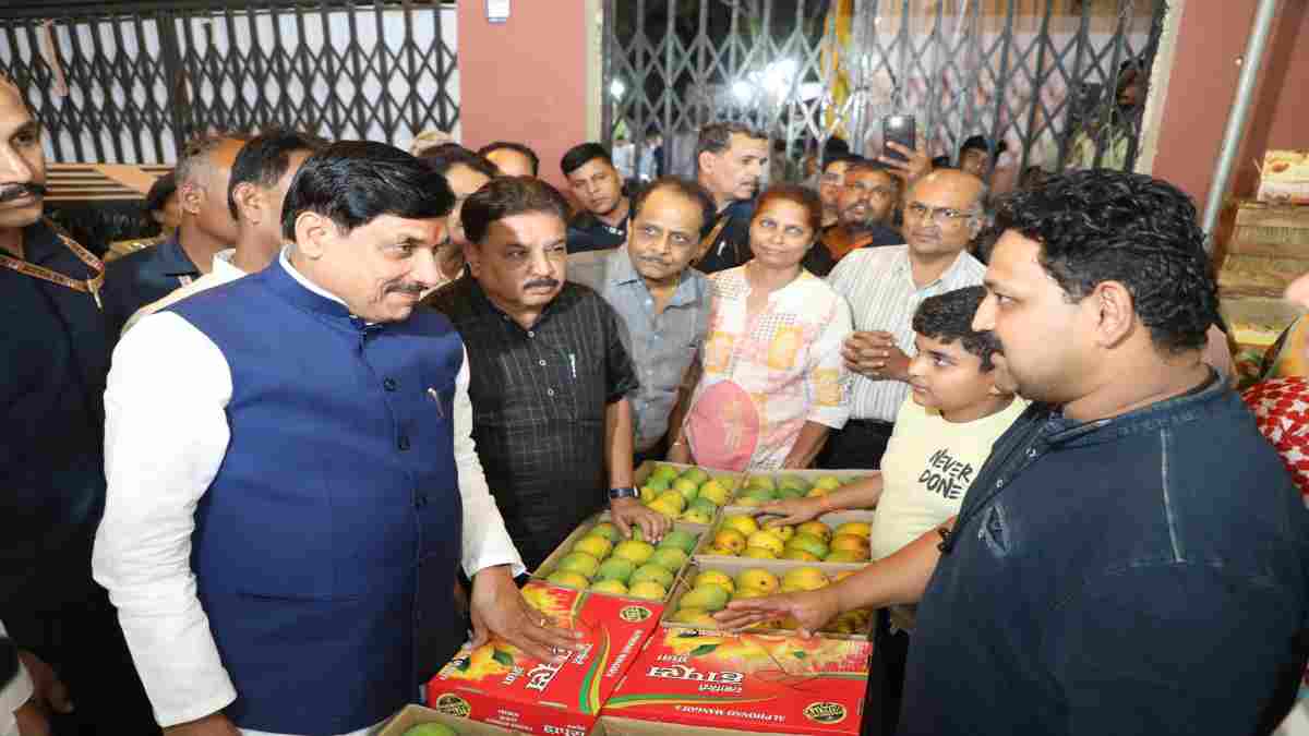 मैंगो जतरा में सीएम मोहन यादव का बयान: “हापुस आम ने मालवा से जोड़ी मिठास की डोर” ग्यारह ग्यारह हजार रुपए की राशि रत्नागिरी के किसानों को देने की घोषणा 