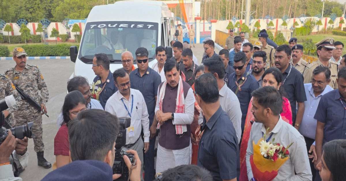 पीएम मोदी की अपील पर पॉइंट-टू-पॉइंट चल रहे सीएम डॉ. मोहन, सिंगरौली में पेश की सादगी की मिसाल, देखें Photos