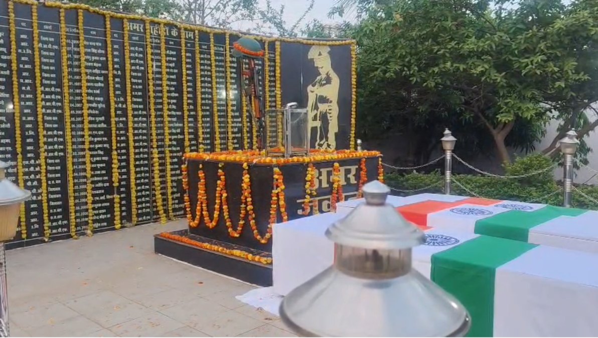 शहादत को सलाम: IED ब्लास्ट में शहीद 4 जवानों को दी गई आखिरी सलामी, परिजनों और ग्रामीणों की आंखों से छलके आंसू