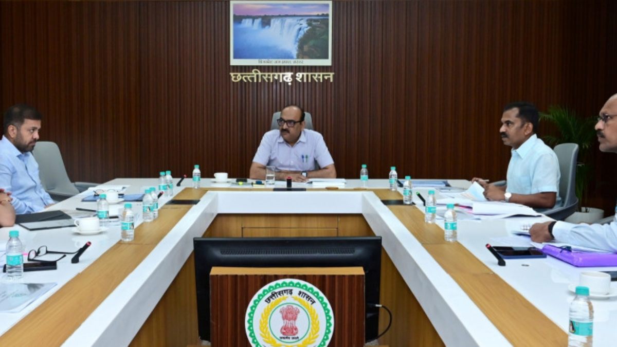 सड़क हादसे रोकने CS के सख्त निर्देश: ब्लैक स्पॉट की होगी नियमित मॉनिटरिंग, प्रदेश में 150 स्थानों पर लगे EV चार्जिंग स्टेशन