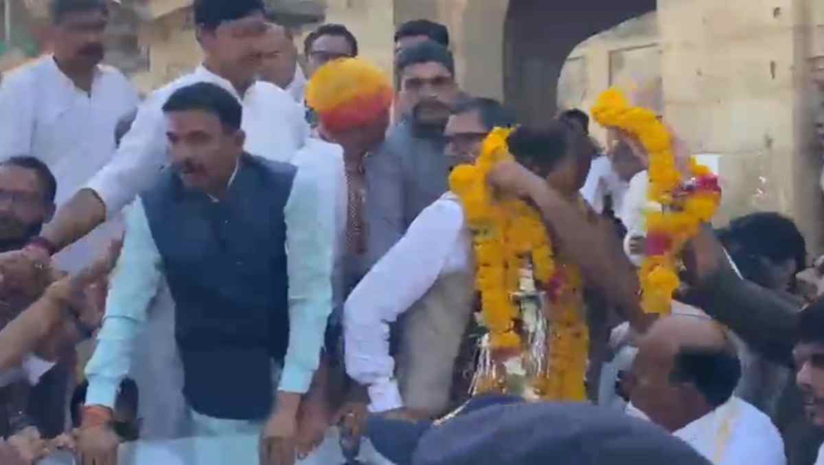 अपेक्स बैंक अध्यक्ष के स्वागत में विवाद! भाजपा जिला अध्यक्ष की प्रदेश मीडिया प्रभारी के PSO से हुई नोकझोंक, Video Viral