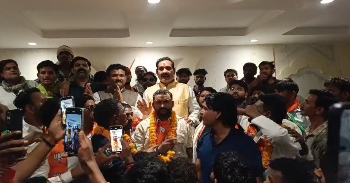 दतिया में कांग्रेस को बड़ा झटका: युवा नेता समेत सैकड़ों कार्यकर्ता BJP में हुए शामिल, उपचुनाव से पहले सियासी हलचल तेज