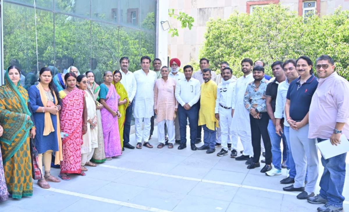 Delhi MCD: दिल्ली के यमुना बाजार घाट पर बने करीब 310 परिवारों को घर खाली करने का नोटिस, मैदान में कूदी कांग्रेस बोली- हम इन्हें उजड़ने नहीं देंगे