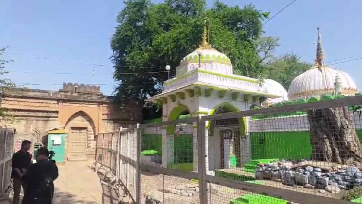 Bhojshala Dispute: हाईकोर्ट का आज आएगा ऐतिहासिक फैसला, अभेद किले में तब्दील हुआ भोजशाला, भारी संख्या में पुलिस बल तैनात