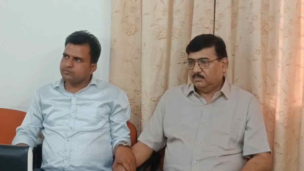 शौचालय के बदले कमीशन: साढ़े 3 करोड़ के टेंडर, सर्टिफिकेट पर साइन के लिए DPC ने मांगे 17 लाख, पहली किश्त लेते लोकायुक्त ने किया गिरफ्तार