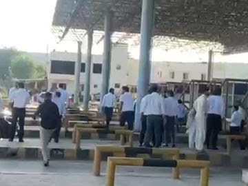 TOLL Plaza पर वकील संग मारपीट! फास्टैग विवाद ने लिया खतरनाक मोड़, 4 कर्मचारी गिरफ्तार