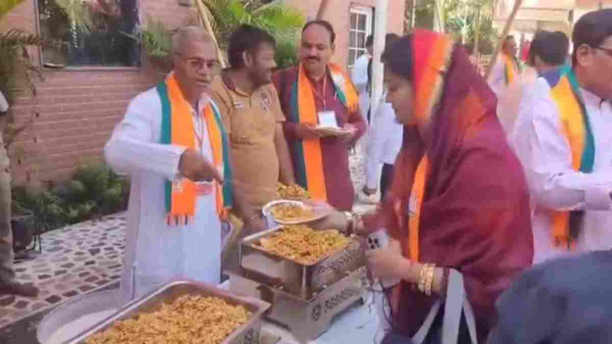बंगाल की ‘दीदी’ के गढ़ में BJP का ‘खेला’, ग्वालियर में ‘झालमुड़ी’ वाली जीत का जश्न 