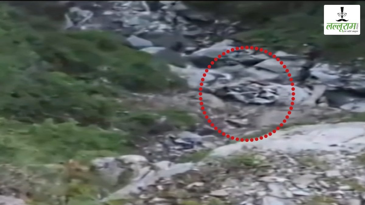 हिमाचल में दर्दनाक हादसा: 500 फीट गहरी खाई में गिरी कार, छत्तीसगढ़ के एक ही परिवार के 4 लोगों समेत 8 की मौत