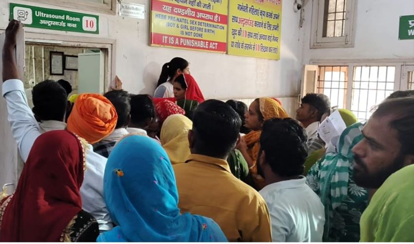 हांसी जिला तो बना पर स्वास्थ्य सेवाएं बदहाल: 45 डिग्री की गर्मी में भटक रहे मरीज, हफ्ते में सिर्फ एक दिन अल्ट्रासाउंड