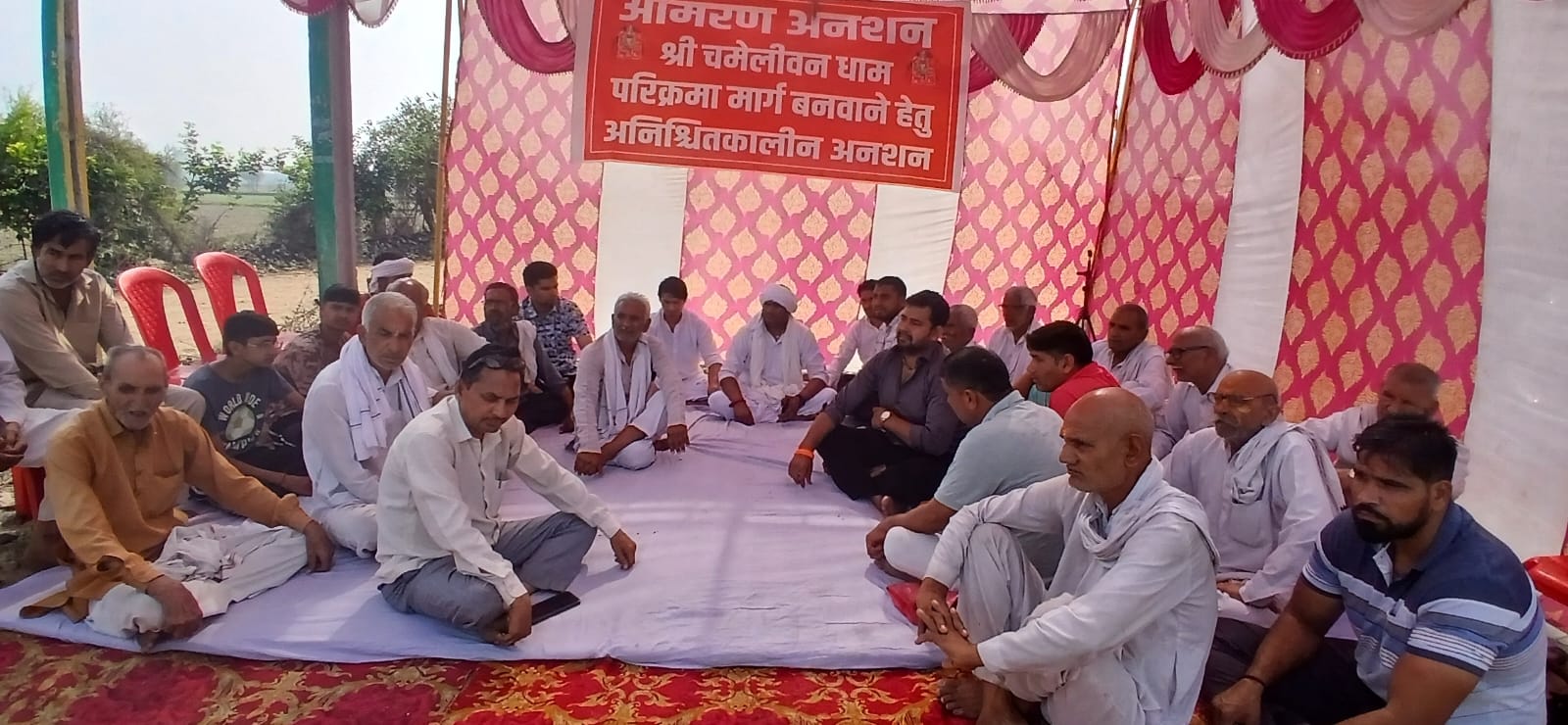 चमेलीवन धाम मार्ग निर्माण ठप, मुख्य सेवादार आमरण अनशन पर