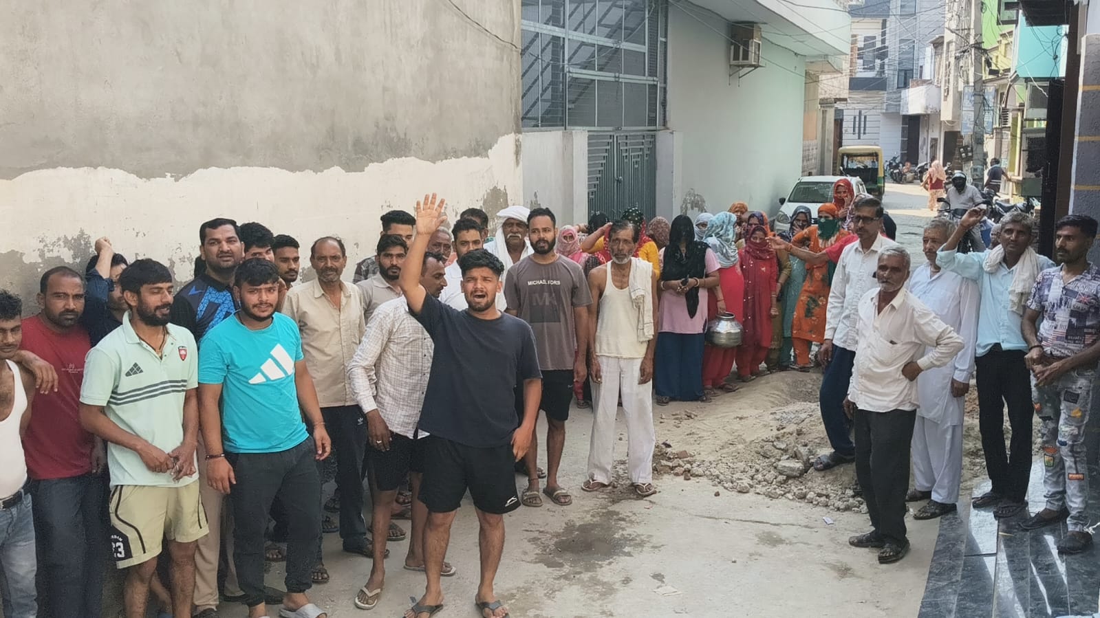 भिवानी के वार्ड 27 में जल संकट गहराया, 6 दिन से सूखे नल; अवैध पाइपलाइन कटाई के आरोप
