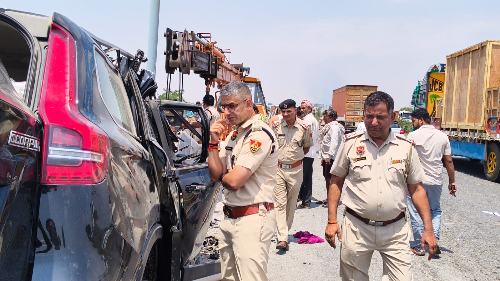 KMP एक्सप्रेसवे पर दर्दनाक हादसा: स्कॉर्पियो की भीषण टक्कर में यूपी पुलिस के 5 जवानों की मौत, गाड़ी में फंसे मिले शव