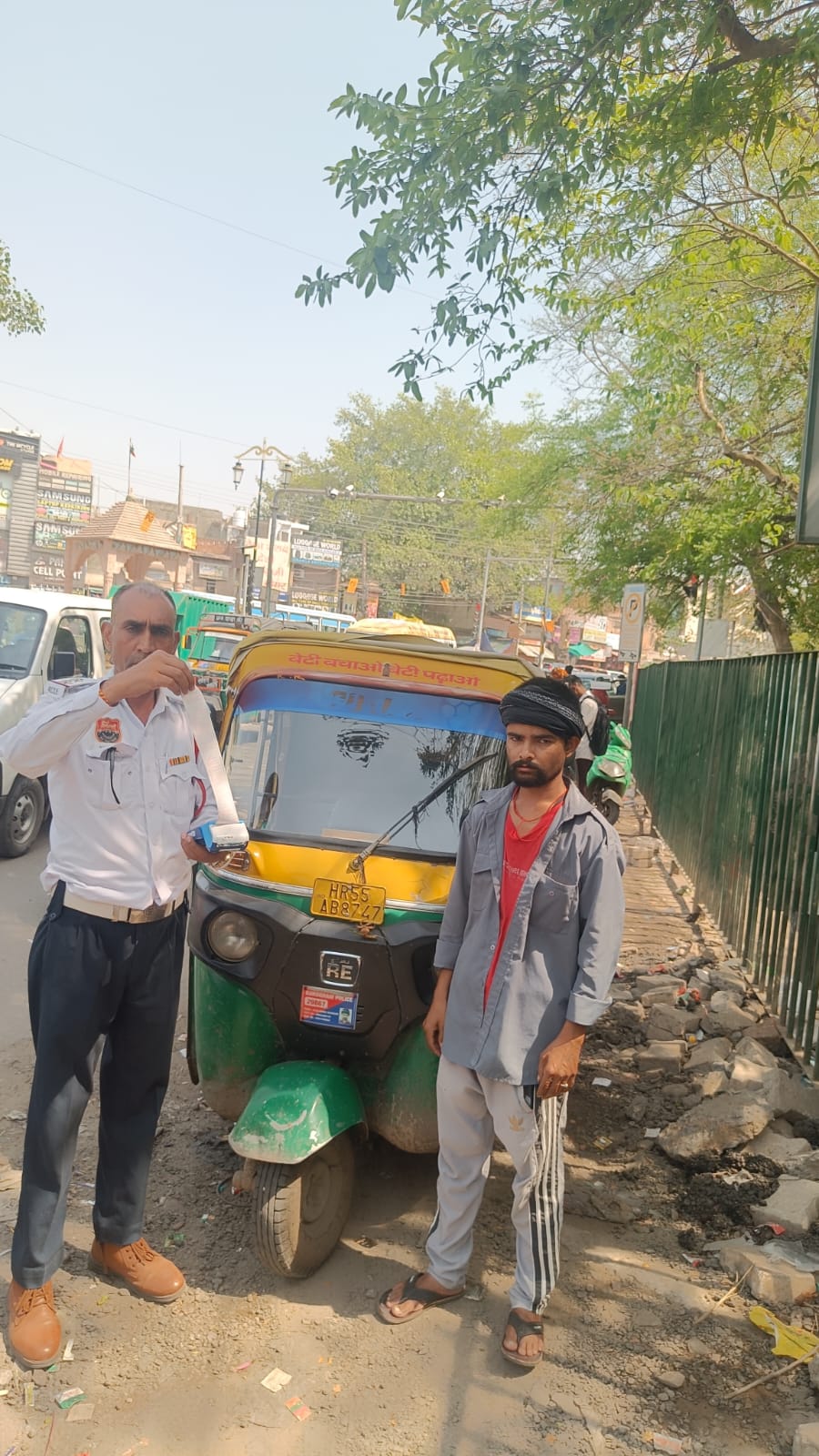 63,500 रुपये के 18 चालान पड़े भारी, गुरुग्राम ट्रैफिक पुलिस ने ऑटो किया इंपाउंड
