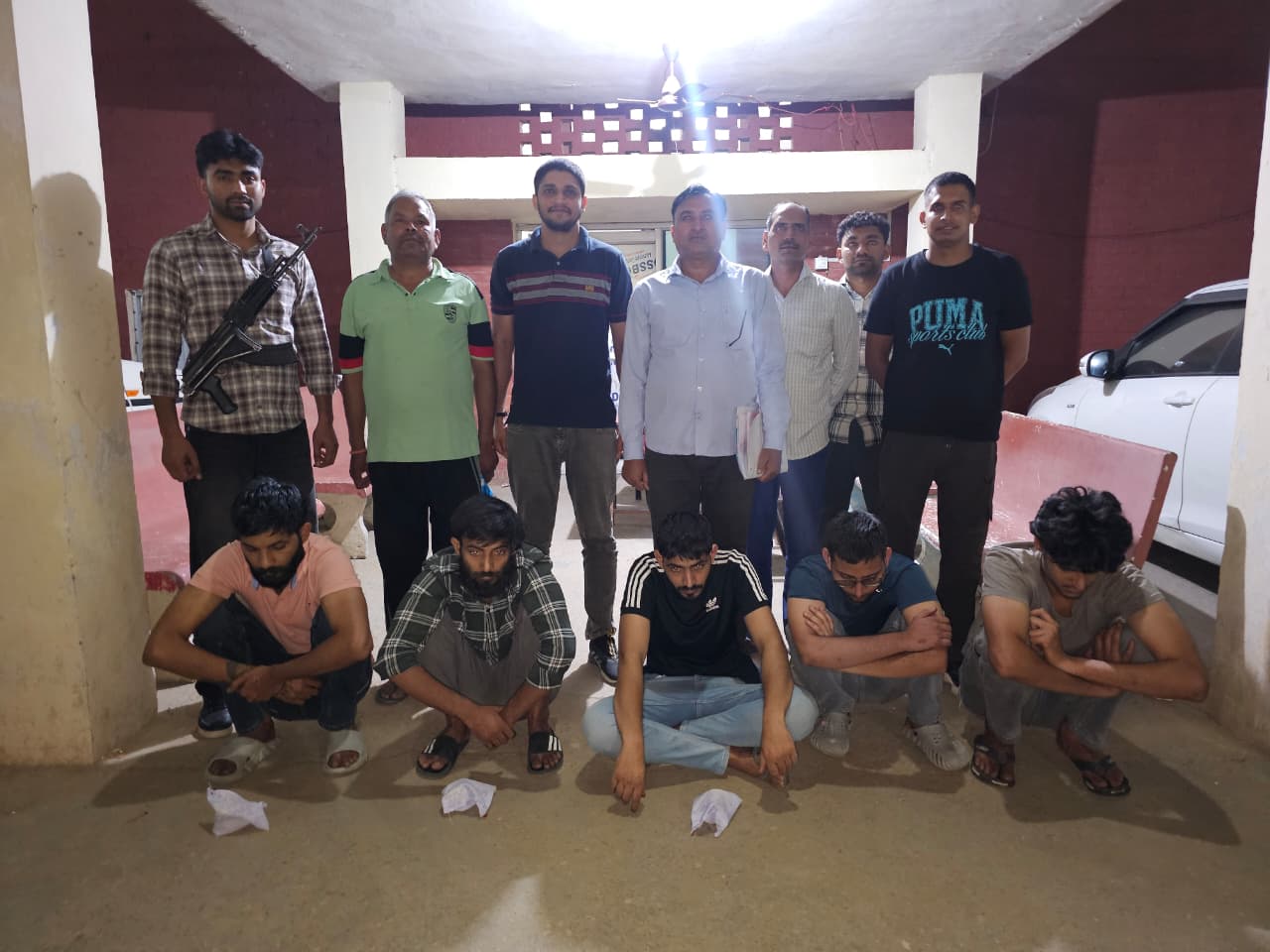 नारनौल में होटल पर CIA की रेड, 5 युवक चिट्टे समेत गिरफ्तार; कमरे में चल रहा था नशे का कारोबार