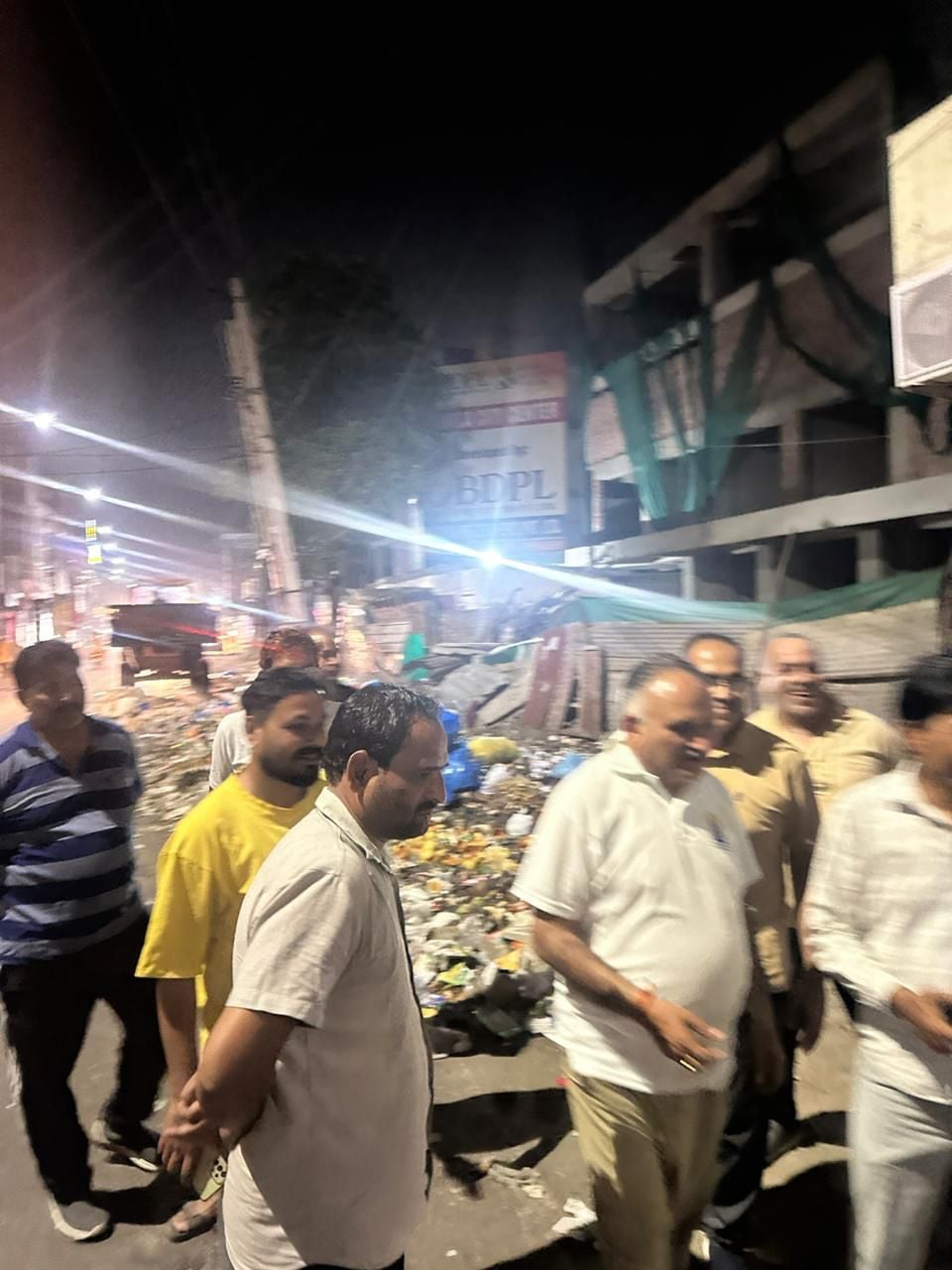 11 दिन बाद खत्म हुई सफाई कर्मियों की हड़ताल, रात में सड़कों पर उतरे मेयर राजीव जैन