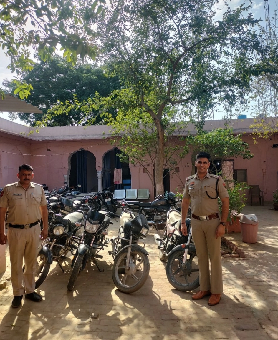 राजस्थान बॉर्डर पर महेंद्रगढ़ पुलिस का बड़ा अभियान, बिना नंबर प्लेट और काली फिल्म वाले वाहनों पर कार्रवाई