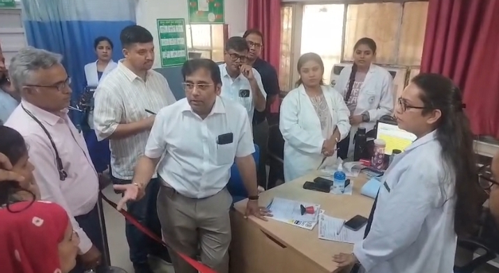 रेवाड़ी नागरिक अस्पताल में स्वास्थ्य विभाग के डायरेक्टर का औचक निरीक्षण, खामियों पर अधिकारियों को लगाई फटकार
