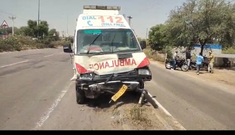 रेवाड़ी में तेज रफ्तार सरकारी एम्बुलेंस ने तीन गाड़ियों को मारी टक्कर, गर्भवती महिला समेत कई घायल