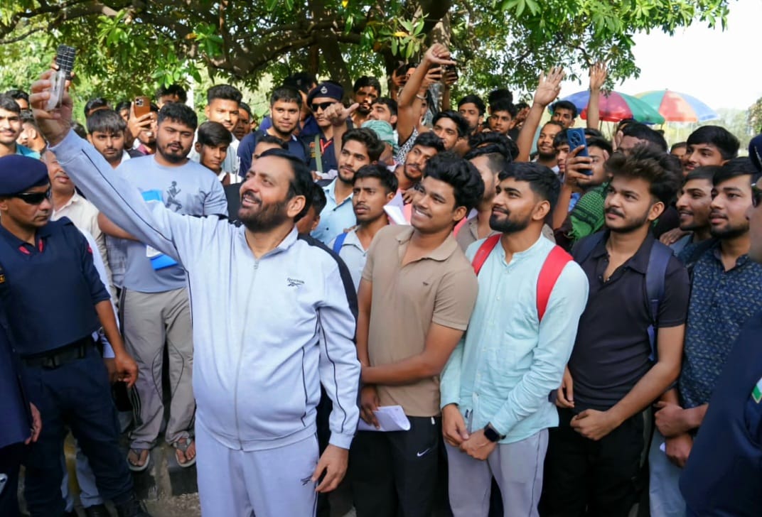 जब पुलिस भर्ती अभ्यर्थियों के बीच पहुंचे मुख्यमंत्री Nayab Singh Saini, व्यवस्थाओं का लिया जायजा