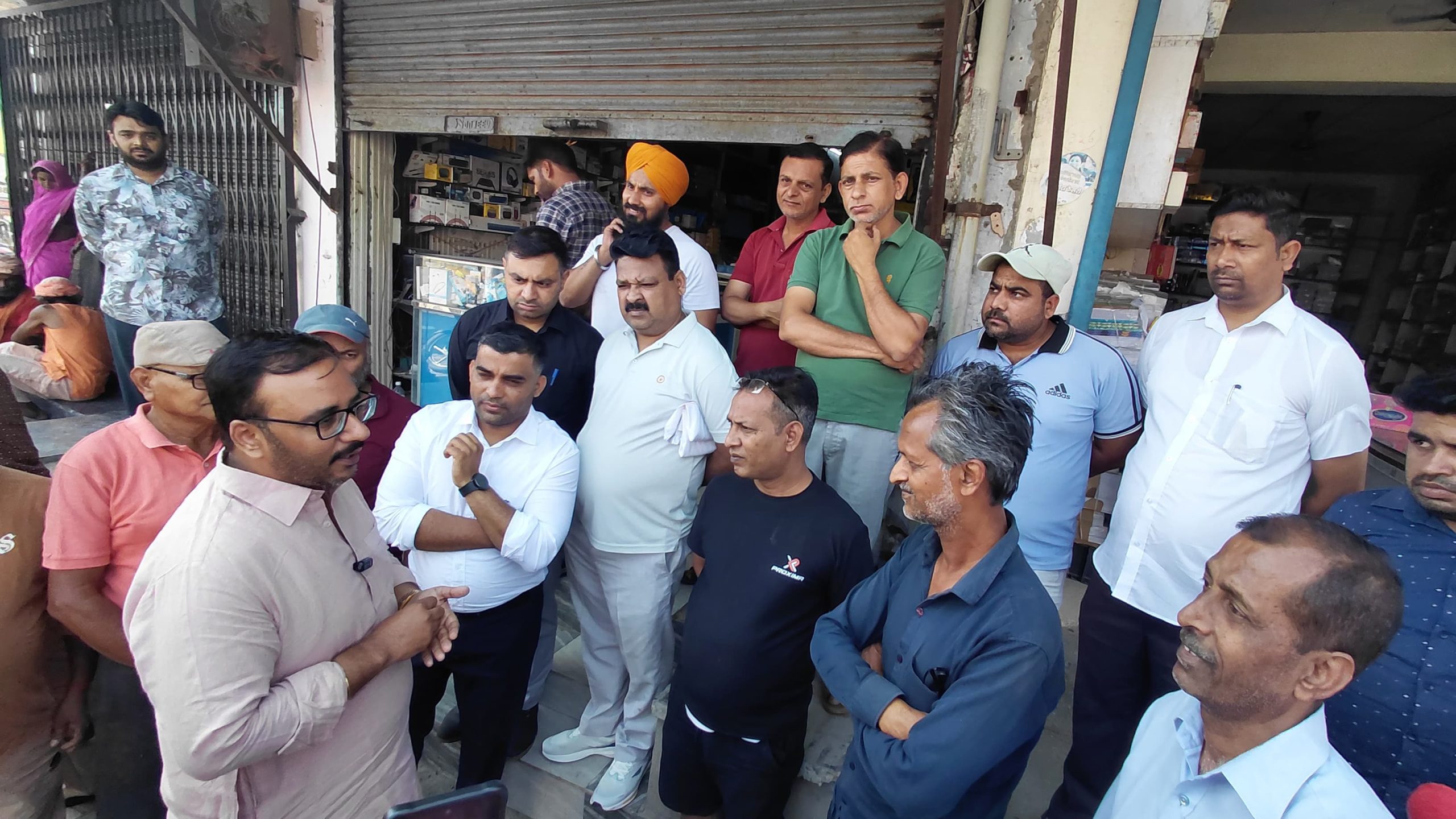 नगर पालिका प्रधान रजत मलिक की अपील: डिवाइडर पर कूड़ा न फेंकें, बराड़ा को स्वच्छ बनाने में करें सहयोग