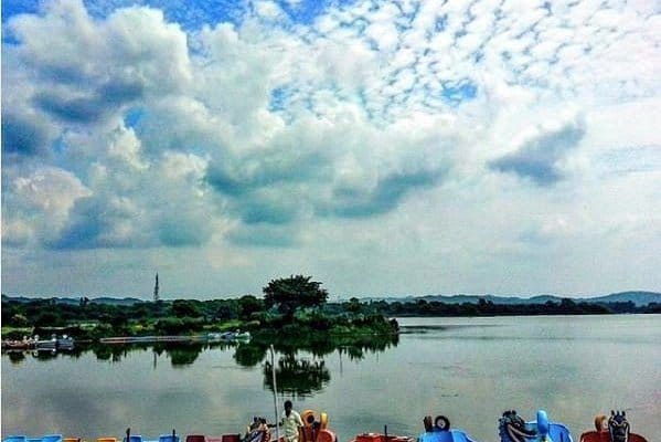 शिमला के जंगलों में भीषण आग: बुझाने के लिए चंडीगढ़ की सुखना लेक से भी लिया गया पानी