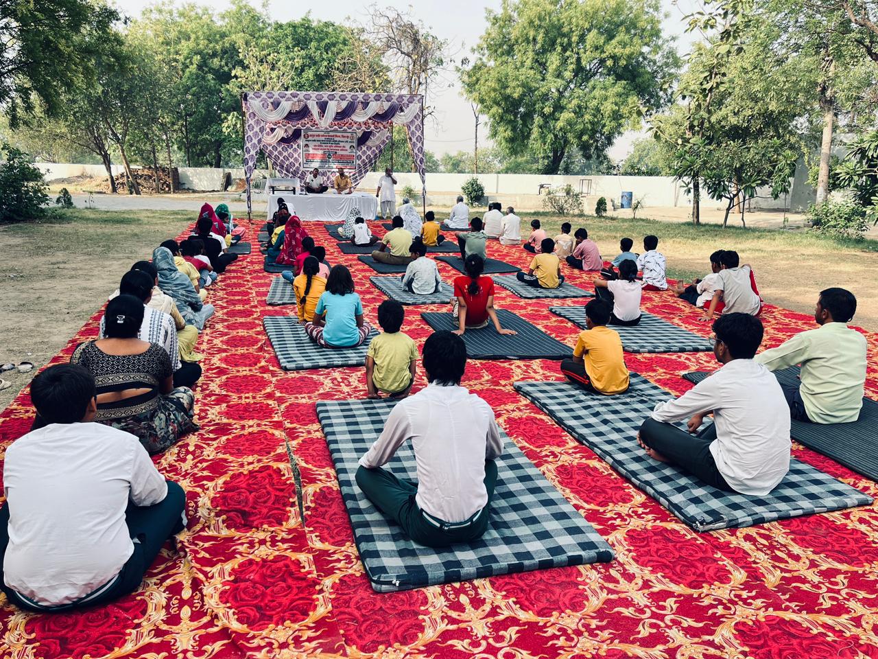 योग, सत्संग और नशा मुक्ति का संगम: खेड़ा खलीलपुर में सात दिवसीय शिविर का शुभारंभ