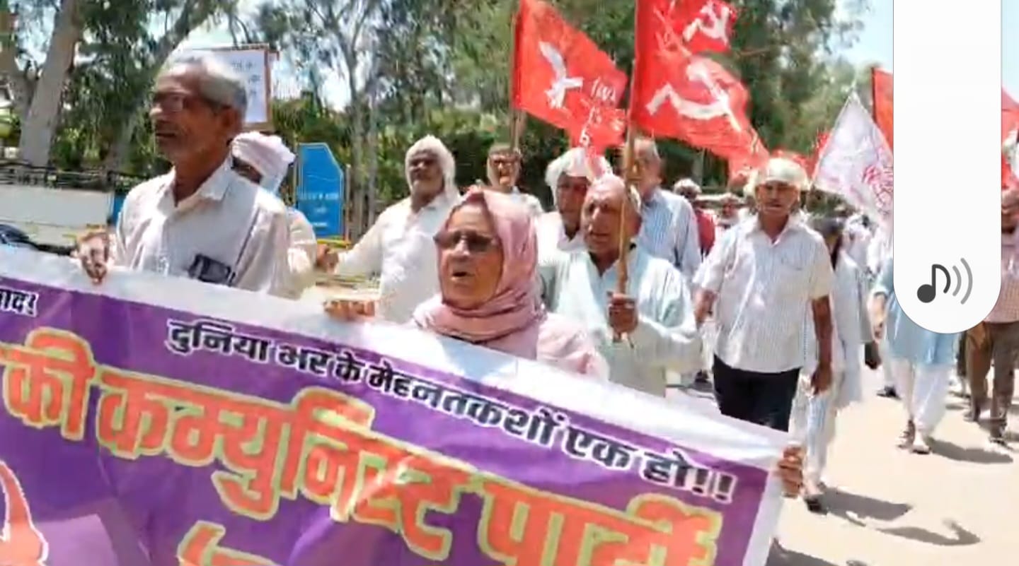 पेट्रोल-डीजल की बढ़ती कीमतों के खिलाफ भिवानी में सीपीआईएम का प्रदर्शन, प्रधानमंत्री के नाम भेजा ज्ञापन