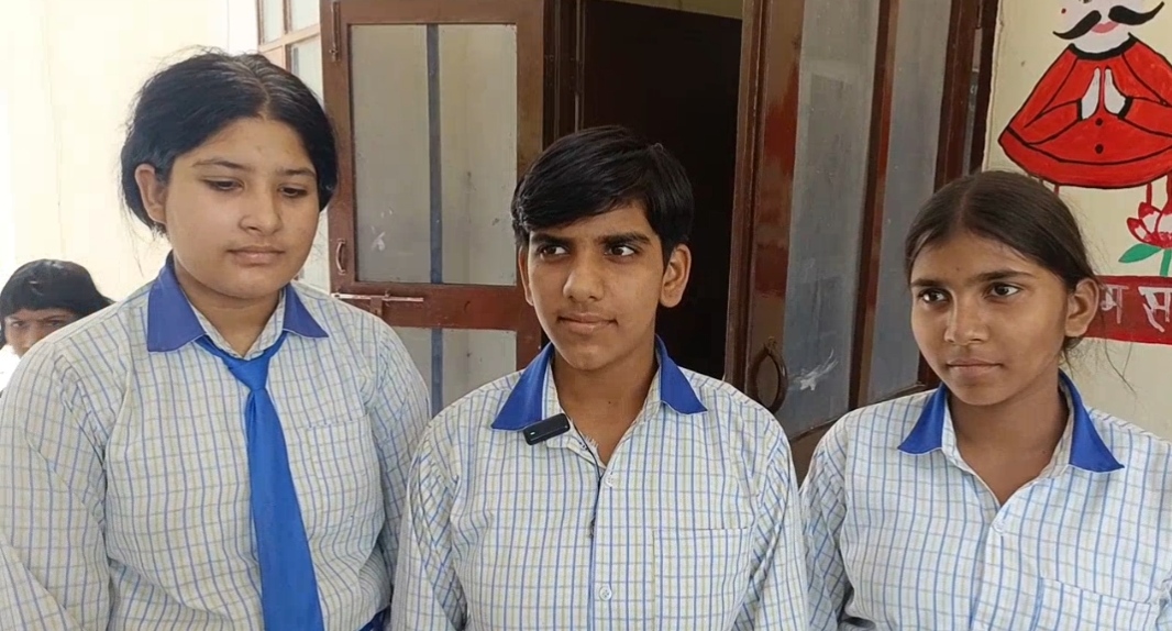 कस्तूरबा गांधी विद्यालय की छात्राओं को मिली राहत, विधायक देवेंद्र अत्री ने निजी फंड से बदलवाई बैटरियां