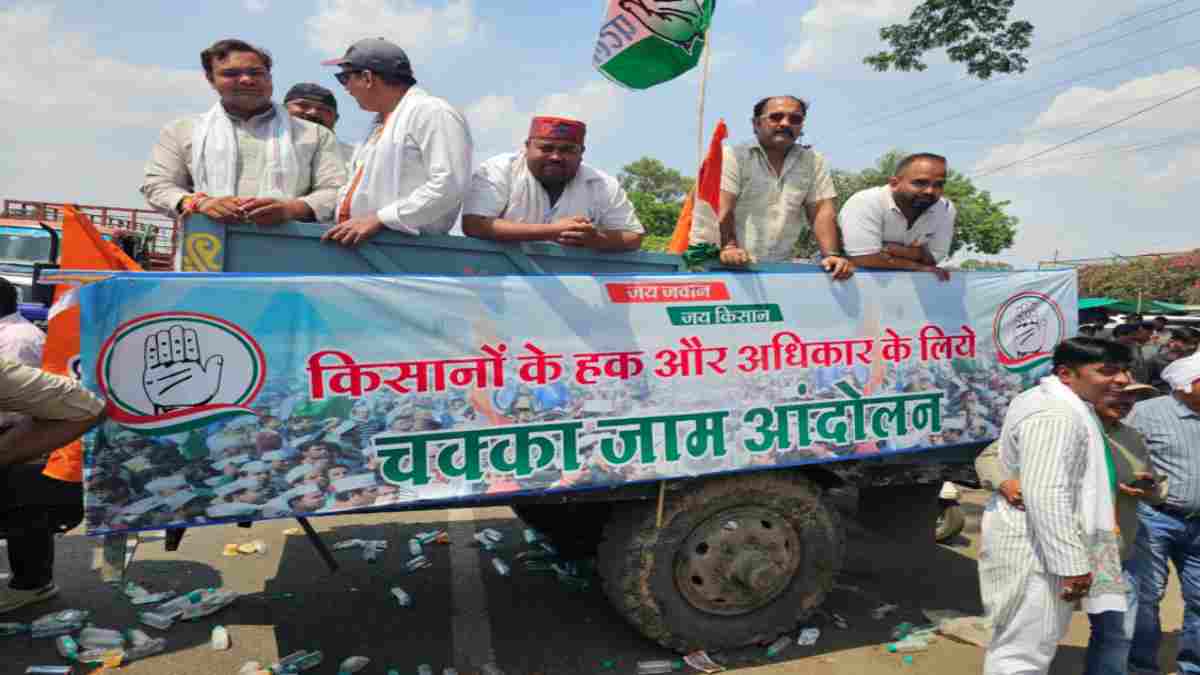 किसानों के नाम पर सियासत! कांग्रेस के चक्का जाम पोस्टर में AAP के भीड़ की तस्वीर? जिला कांग्रेस अध्यक्ष बोले- पोस्ट मेरी जानकारी में नहीं 