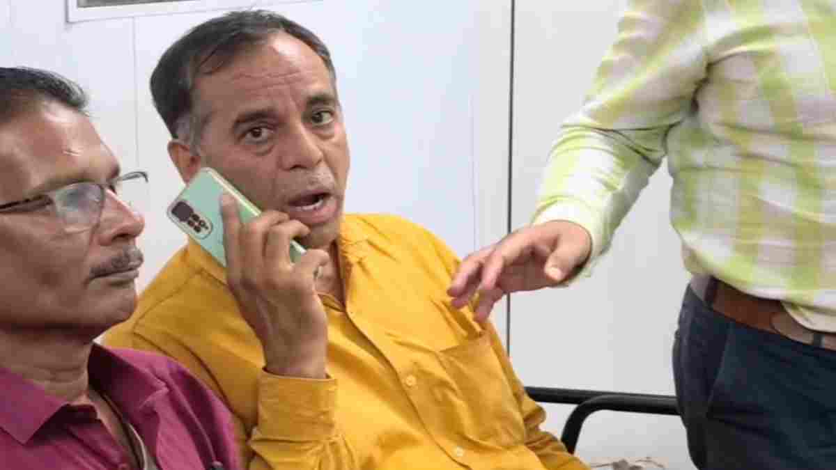 रिश्वत की जाल में फंसा शिक्षा विभाग का अफसर: 10 हजार रुपए लेते रंगे हाथों दबोचा गया संकुल प्रभारी, लोकायुक्त की कार्रवाई 