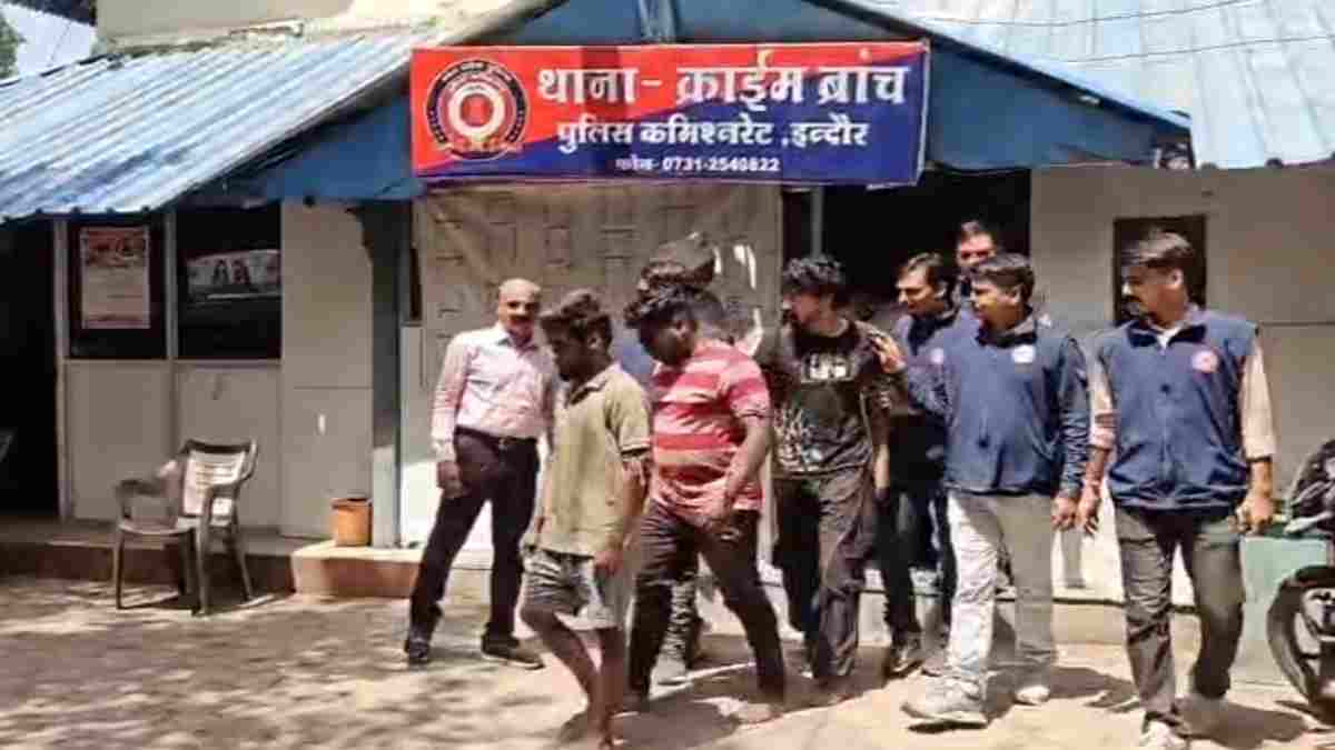 इंदौर में ऑनलाइन सट्टा रैकेट का पर्दाफाश: 8 हाईटेक सटोरिये गिरफ्तार, 23 मोबाइल, 3 लैपटॉप, एलईडी टीवी, डेबिट कार्ड बरामद 