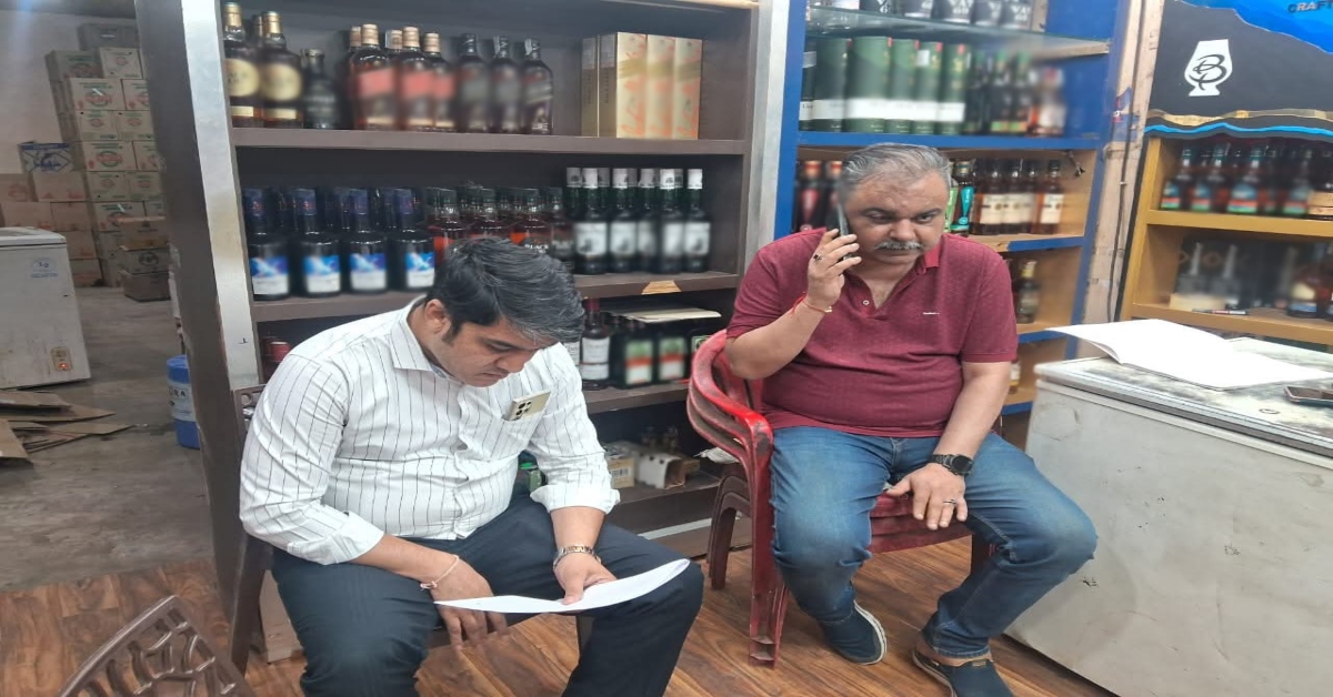 ग्राहक बनकर पहुंचे SDM: 200 में खरीदी 190 की शराब, डिजिटल पेमेंट ने खोली ओवररेटिंग की पोल