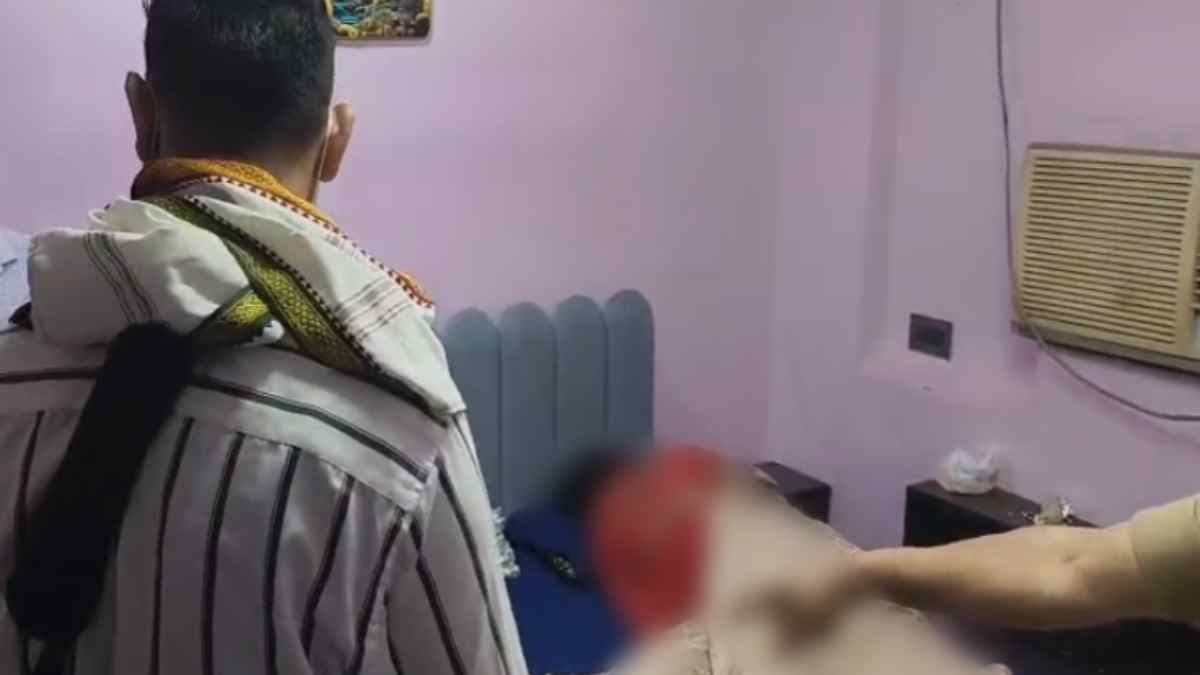 रात में शख्स के साथ होटल में रुकी महिला, अगले दिन बेड पर इस हालत में मिली लाश, प्राइवेट पार्ट से निकल रहा था खून