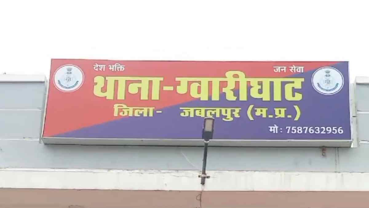 काम पर सवाल उठाना नहीं हुआ बर्दाश्त: आरक्षक ने पकड़ी टीआई की कॉलर, पुलिस महकमे में हंगामा