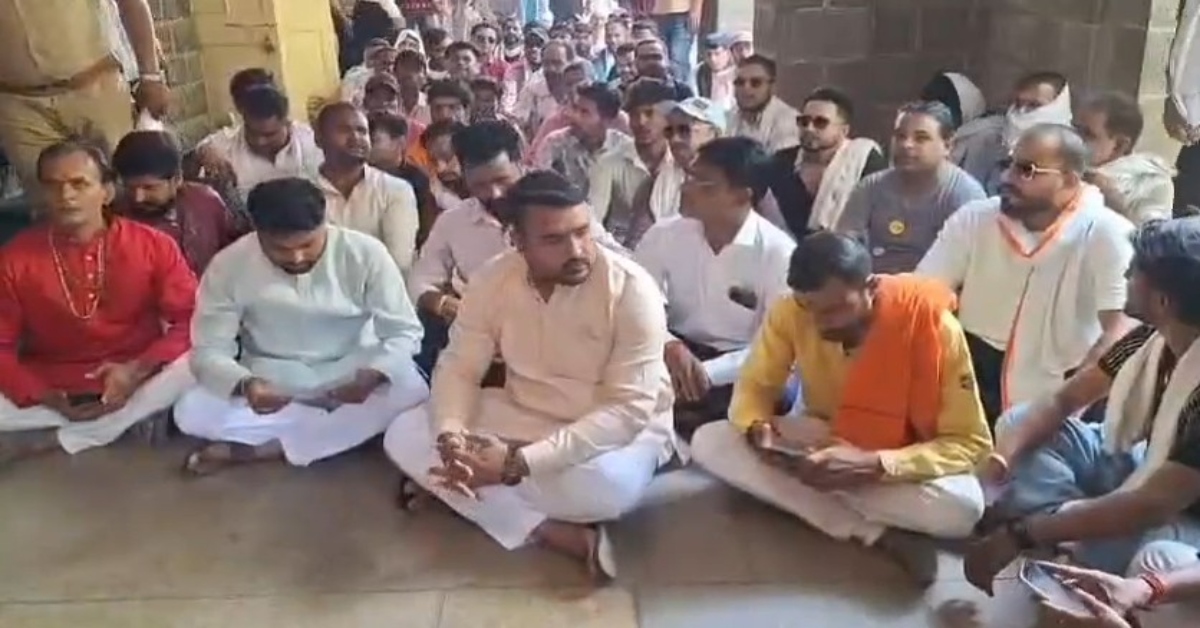 क्या खंडवा को बांग्लादेश बनाना चाहते हो? कलेक्ट्रेट में गाया भजन, जानें क्यों भड़के लोग
