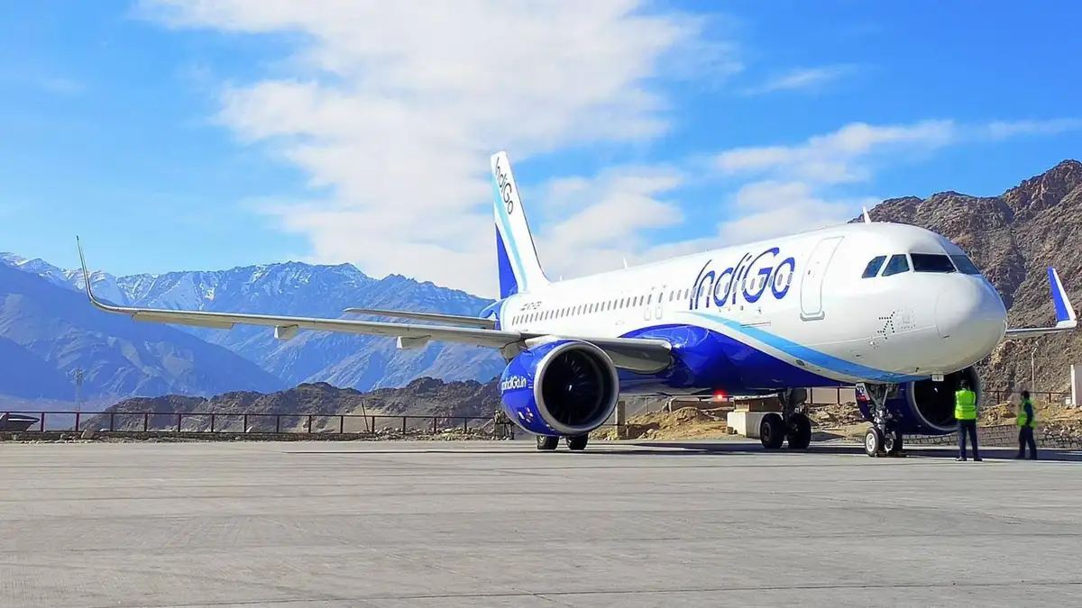 Indigo: लेह-दिल्ली इंडिगो फ्लाइट में दो यात्रियों के बीच झगड़ा, 45 मिनट की देरी के बाद भरी उड़ान; एयरलाइन ने दोनों को Unruly List में डाला