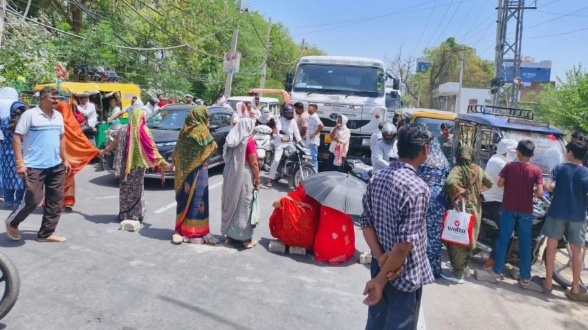 पानी की किल्लत पर फूटा गुस्सा, नारनौल-निजामपुर रोड पर लगाया जाम