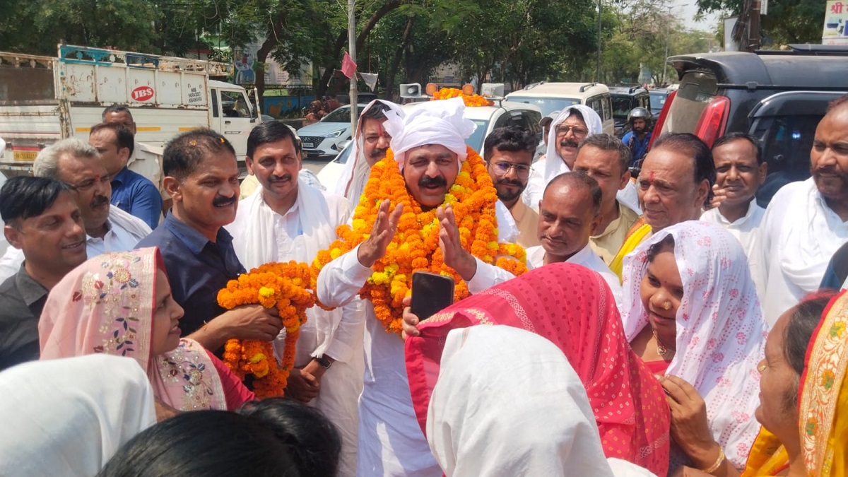 5वीं बार मंत्री बनने के बाद कैमूर पहुंचे जमा खान का हुआ भव्य स्वागात, बताई अपनी प्राथमिकता
