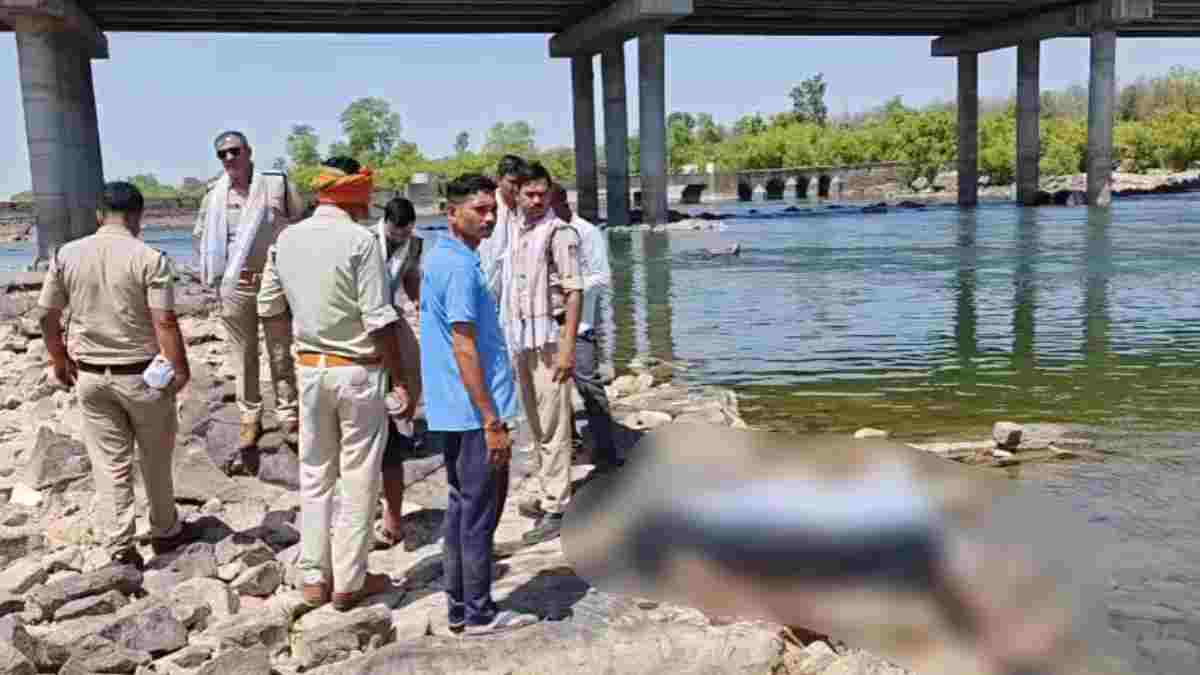 दर्दनाक हादसा: जामनी नदी में डूबने से दो युवकों की मौत, गोताखोरों ने रेस्क्यू कर बरामद किया शव 