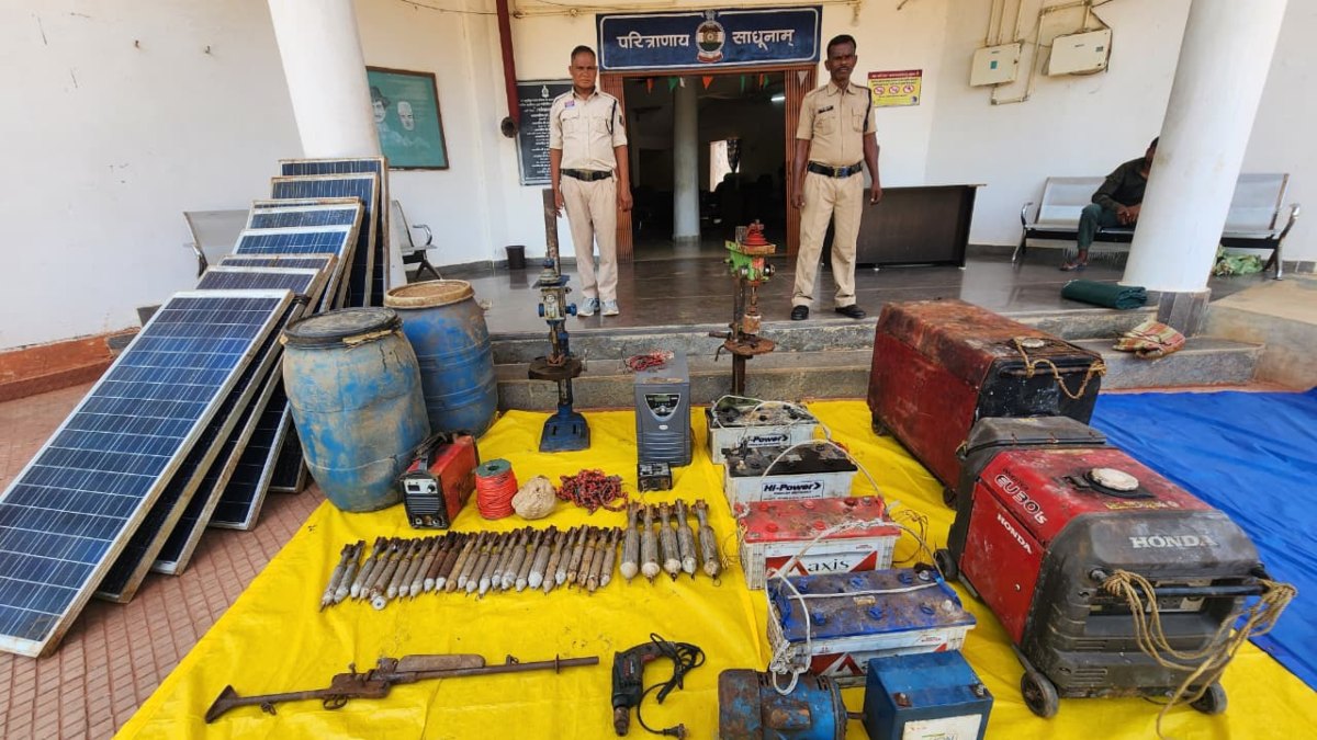 सुरक्षाबलों को मिला नक्सली डंप: पहाड़ियों के बीच बना रखा था बंकर, BGL लांचर समेत विस्फोटक सामान जब्त