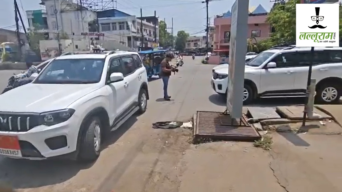 पूर्व विधानसभा अध्यक्ष से लूट : घटना स्थल पहुंचे दो-दो DCP समेत पुलिस अधिकारी, बदमाशों को पकड़ने खंगाल रहे CCTV फुटेज