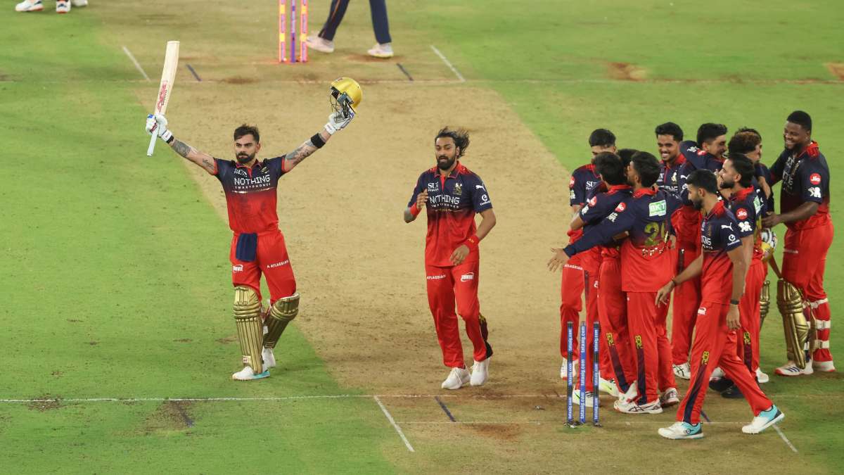 RCB vs GT IPL 2026 Final: लगातार दूसरी बार आईपीएल चैंपियन बनी बेंगलुरु, फाइनल में गुजरात को 5 विकेट से चटाई धूल, विराट कोहली ने खेली नाबाद 75 रन की मैच विनिंग पारी