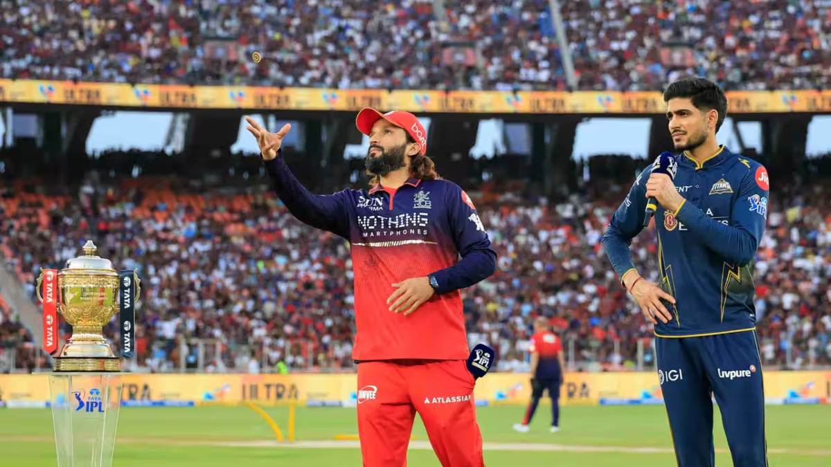 RCB vs GT IPL 2026 Final: खिताबी मुकाबले में बेंगलुरु ने गुजरात के खिलाफ जीता टॉस, पहले गेंदबाजी का किया फैसला, देखें पिच रिपोर्ट और दोनों टीमों की प्लेइंग 11