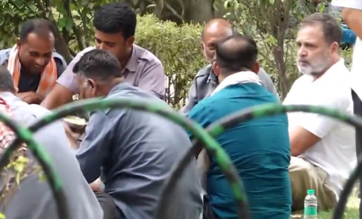 राहुल गांधी ने ऑटो ड्राइवरों के साथ खाना खाया: यूनिफॉर्म पहनी, जमीन पर बैठकर लंच किया, देखें वीडियो