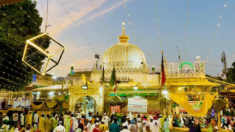 Rajasthan News: जमेर दरगाह या शिव मंदिर? कोर्ट में चली घंटों बहस, अब इस बड़े फैसले पर टिकीं सबकी निगाहें