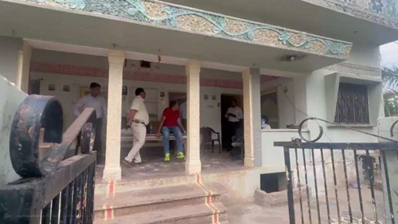 Rajasthan News: जयपुर के जमवारामगढ़ में CBI का बड़ा एक्शन, लग्जरी फार्महाउस में 4 घंटे चली छापेमारी, अचानक आई बेशुमार दौलत ने चौंकाया