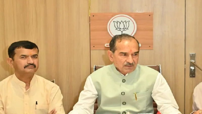Rajasthan News: मदन राठौड़ ने डोटासरा को दिया सीधा जवाब, बोले- सीना ठोककर कहता हूं हमारी सरकार में एक भी पेपर लीक नहीं