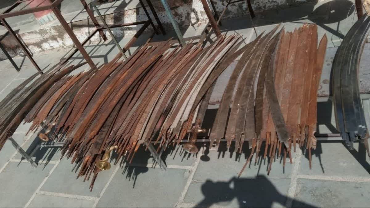 Rajsamand News: श्रीनाथजी की नगरी में बन रहा था मौत का जखीरा, 9228 तलवारों के साथ 3 आरोपी गिरफ्तार