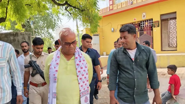 Rajasthan News: कोटा के मानस गांव में पहुंचे मदन दिलावर, भड़के ग्रामीण बोले- 5 साल से नहीं देखी शक्ल