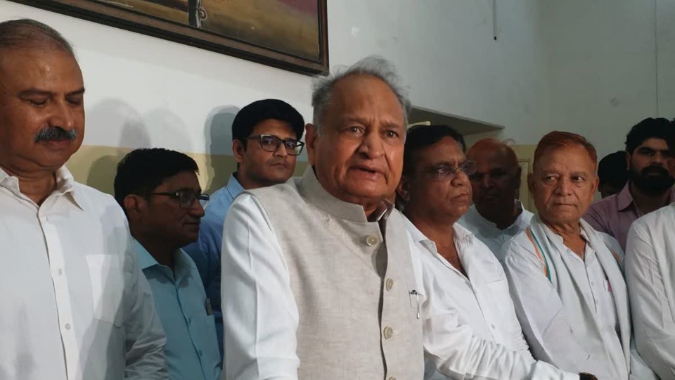 Rajasthan News: मोदी सरकार का विभाग बन चुका है चुनाव आयोग, जज भी दबाव में हैं- गहलोत